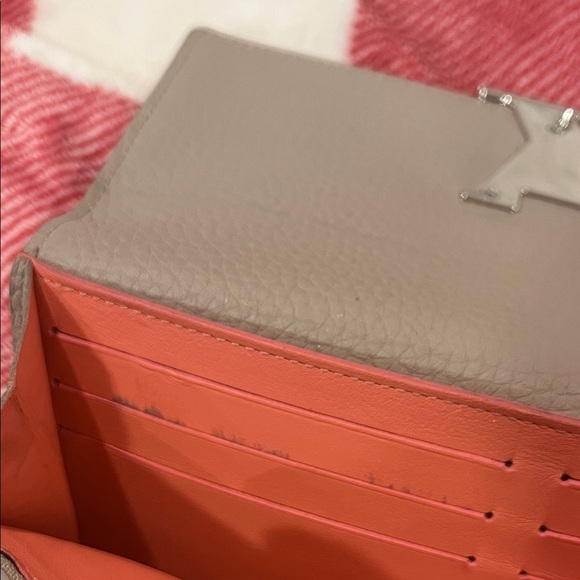 * Final Price Drop * 💰 Louis Vuitton Taupe, Cream, and Pink Leather Wallet - Picture 7 of 16